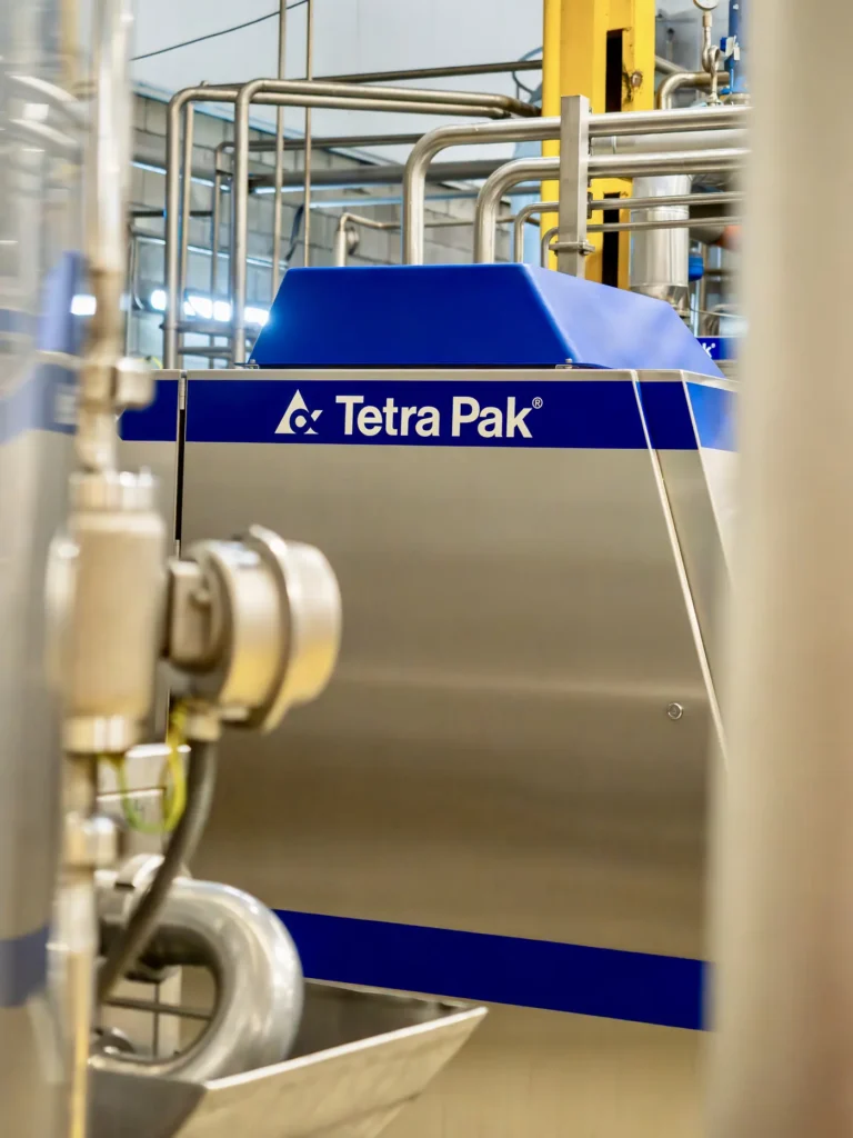 Envasadora aséptica Tetra Pak en la planta de Lactavisa