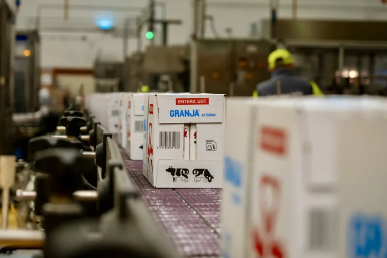 Transportador de briks en la fábrica de Avilés